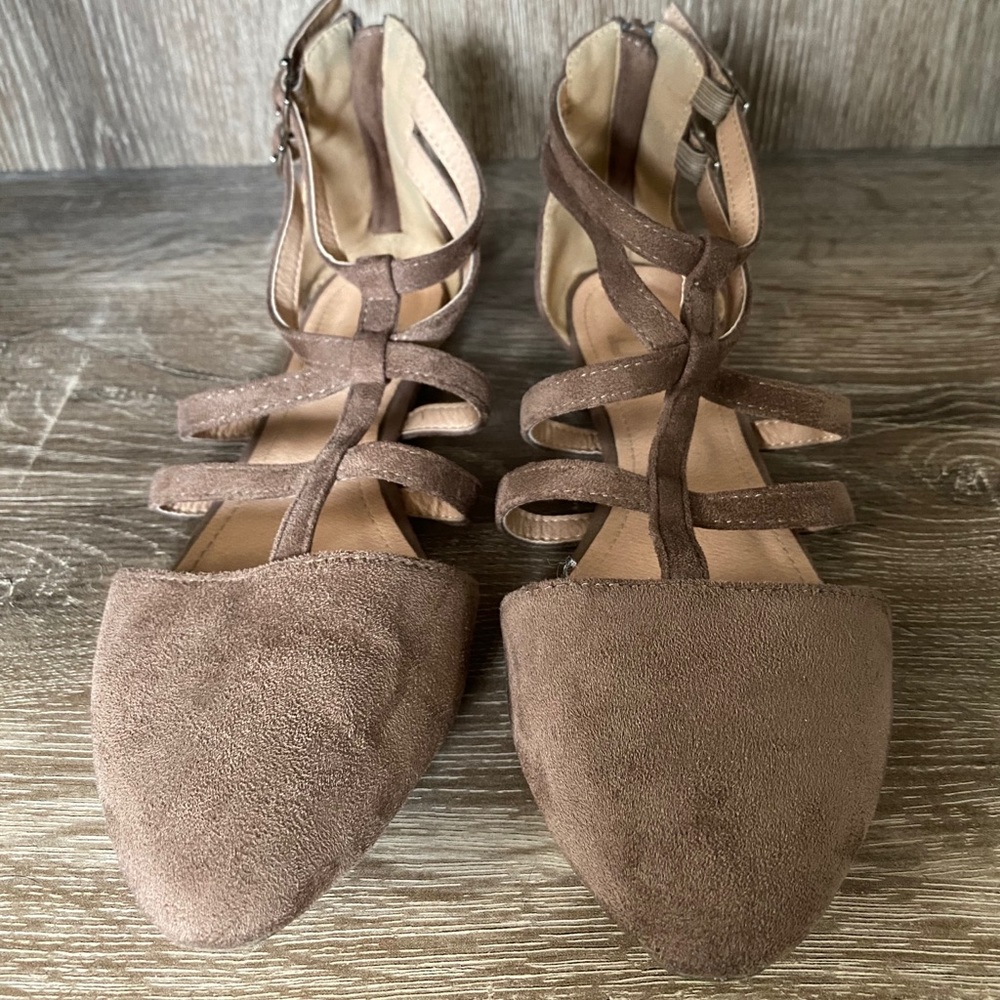Adorable slip on flats